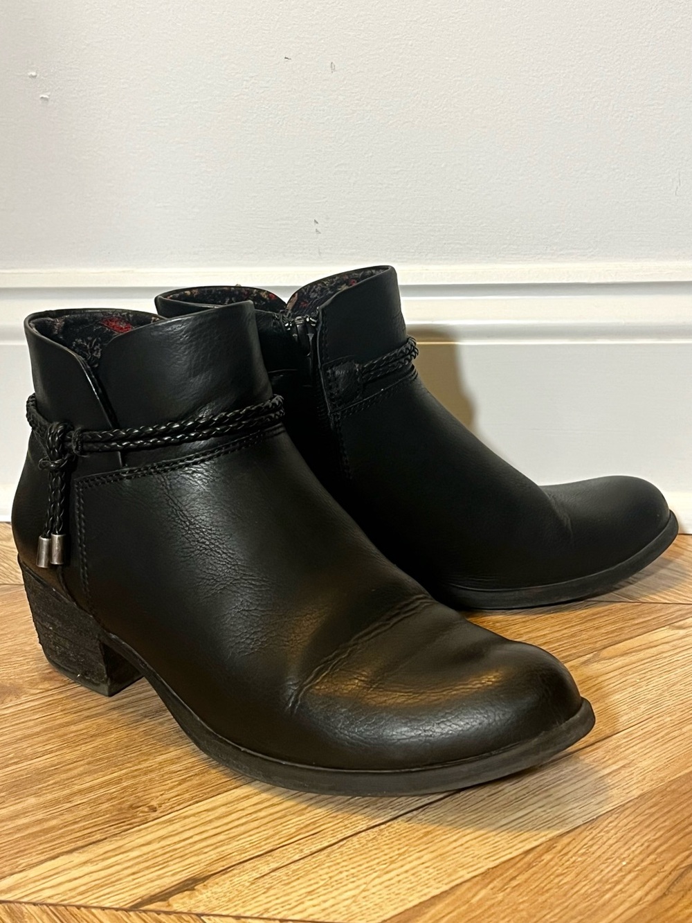 b.o.c. Black Braided-Trim Ankle Booties Faux Leather Size 6